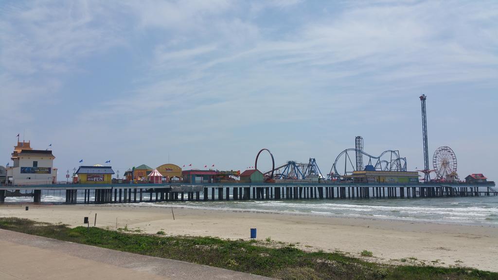 Private Beach -- Away From The Crowds - Ocean Views -Short Drive To Moody Gardens, Schlitter Bahn, Pleasure Pier Galveston Esterno foto